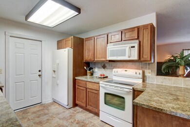 8980 Lithia Ct, Jacksonville, FL 32216 - photo 5