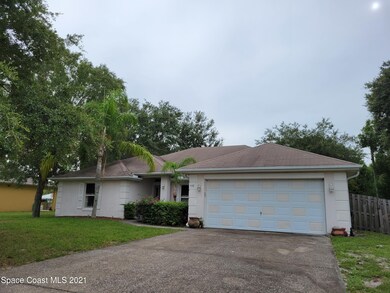 558 Barber St, Sebastian, FL 32958 - photo 2