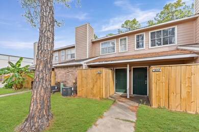 7402 Alabonson Rd unit 303, Houston, TX 77088 - photo 3