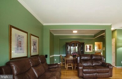 571 Tuliptree Square NE, Leesburg, VA 20176 - photo 5