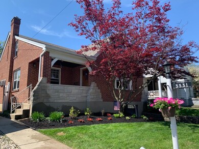 Gorgeous landscaping in the summer, Flowers should
