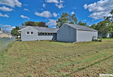 204 Cedar St, Talmage, NE 68448 - photo 6