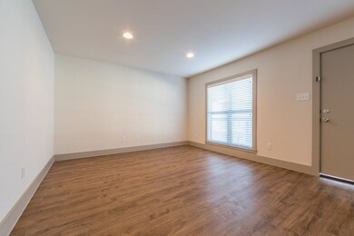 4300 Rosslyn Rd unit 12, Houston, TX 77018 - photo 2