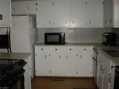 4905 Newkirk Dr, Greensboro, NC 27407 - photo 7