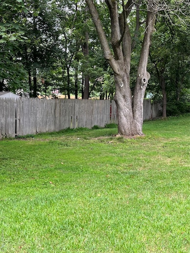 11 Howard St, Poughkeepsie, NY 12601 - photo 4