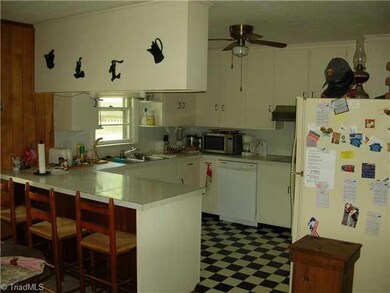 1176 Grantville Ln, Asheboro, NC 27205 - photo 3