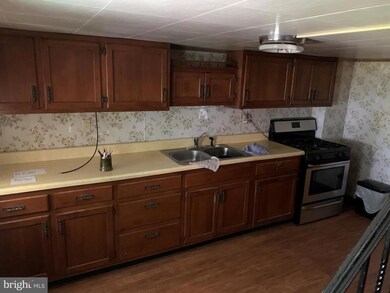 1506 W Lynn St, Coal Township, PA 17866 - photo 3