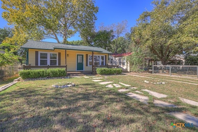 927 N Union Ave, New Braunfels, TX 78130 - photo 3