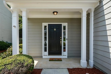 1045 Winthrope Chase Dr, Alpharetta, GA 30009 - photo 4