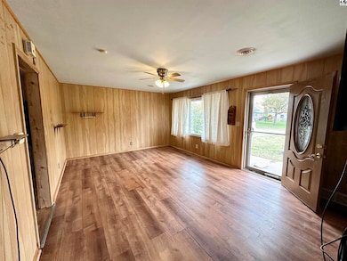 508 E Lyon St, Lyons, KS 67554 - photo 3