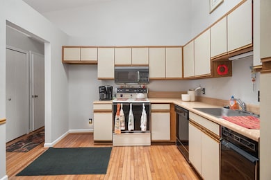 1921 Vine Way Dr unit 35, Canton, MI 48188 - photo 3