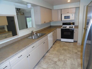 2908 Heffron St, Stevens Point, WI 54481 - photo 3