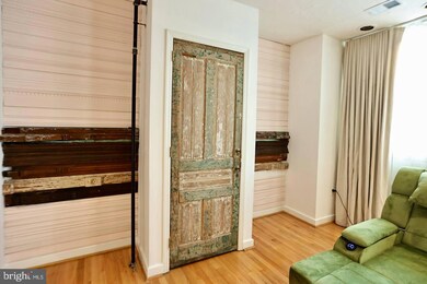 1522 Locust St unit 301, Philadelphia, PA 19102 - photo 5