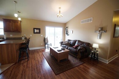 15530 Edgewater Cir, Wamego, KS 66547 - photo 4