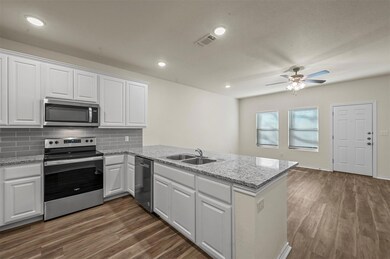 105 SE 4th St unit 2, Bonham, TX 75418 - photo 3