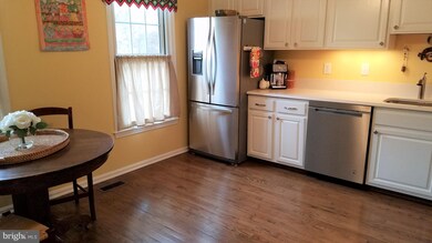 7757 Shootingstar Dr, Springfield, VA 22152 - photo 6