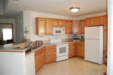 14 Northlight Way unit 3, Fitchburg, WI 53711 - photo 2
