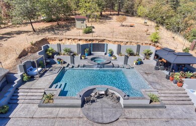 2135 Old Military Rd, Central Point, OR 97502 - photo 2