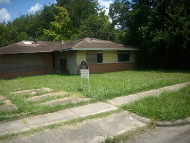 6809 Fairway Dr, Houston, TX 77087 - photo 2