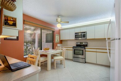 7 Kitchen 3 - LR1_9042-Edit