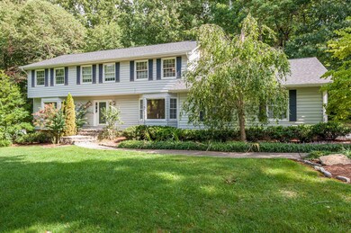 7_Whispering_Pines_Dr_05