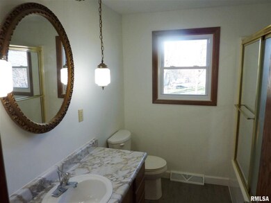 4306 W 16th St, Davenport, IA 52804 - photo 4