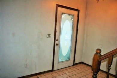 Entryway, you can see the walls  in great need of 