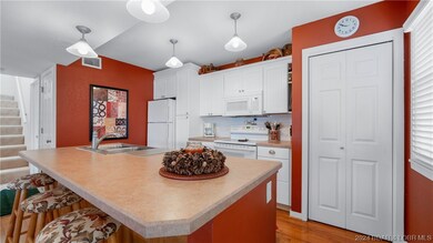 Full Kitchen & Pantry