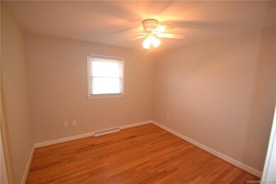 911 Thomas St, Statesville, NC 28677 - photo 4