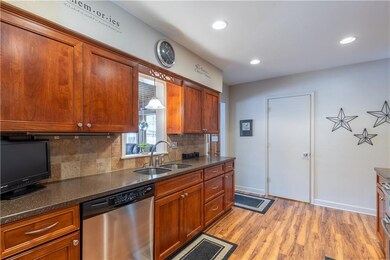 2616 48th St, Des Moines, IA 50310 - photo 5