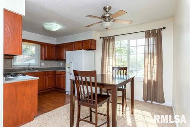 2715 W 61st St, Davenport, IA 52806 - photo 3