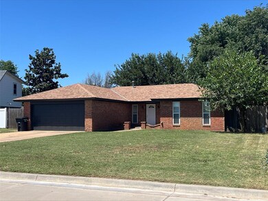 Ranch-style house featuring a garage and a front l