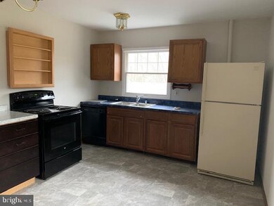 15799 Southern Cross Ln unit FRONT HALF OF HOUSE, Round Hill, VA 20141 - photo 4