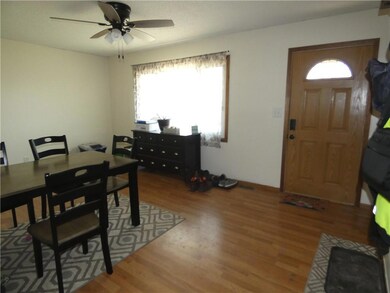 415 E 6th St N, Newton, IA 50208 - photo 3