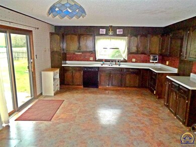 2300 W 1st Ave, Topeka, KS 66606 - photo 7