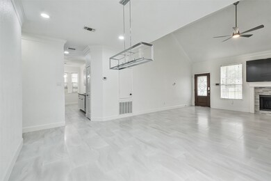 8122 Log Hollow Dr, Houston, TX 77040 - photo 3