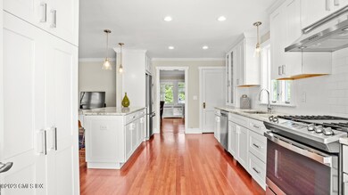 50 Orchard St Cos Cob CT 06807-large-014
