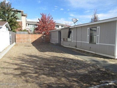 561-860651-front yard