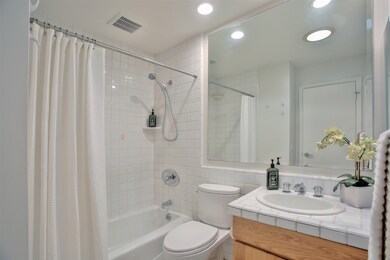 1st floor 1/2 bath