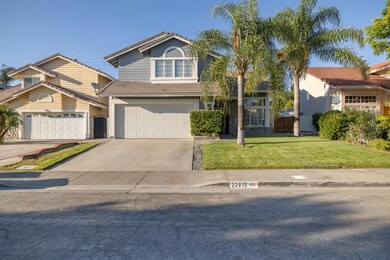 22615 Lilac Ct, Santa Clarita, CA 91390 - photo 3
