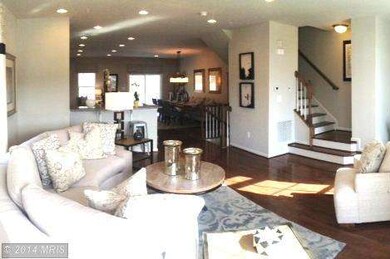 904 Magnolia Blossom Ct, Sykesville, MD 21784 - photo 2