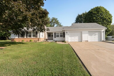 813 E Walnut St-3