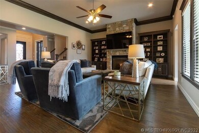 Open Floor Plan, Hardwood Floors, Spacious & Elega
