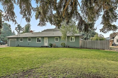 907 Beall Ln, Central Point, OR 97502 - photo 4