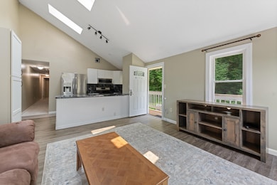 33 Plaza Village Rd unit D, Plymouth, NH 03264 - photo 3