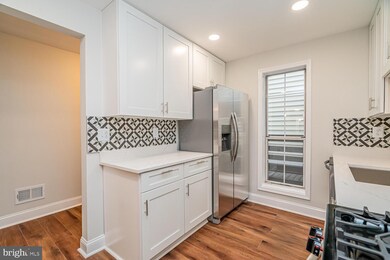 10056 Oakton Terrace Rd, Oakton, VA 22124 - photo 6