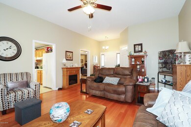 106 Indian Forest - Living Room 4