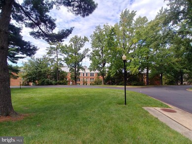 7721 Tremayne Place unit 210, McLean, VA 22102 - photo 3