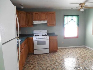 Kitchen Large eat in kitchen with gas stove