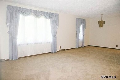 Open floor plan is great for entertaining!